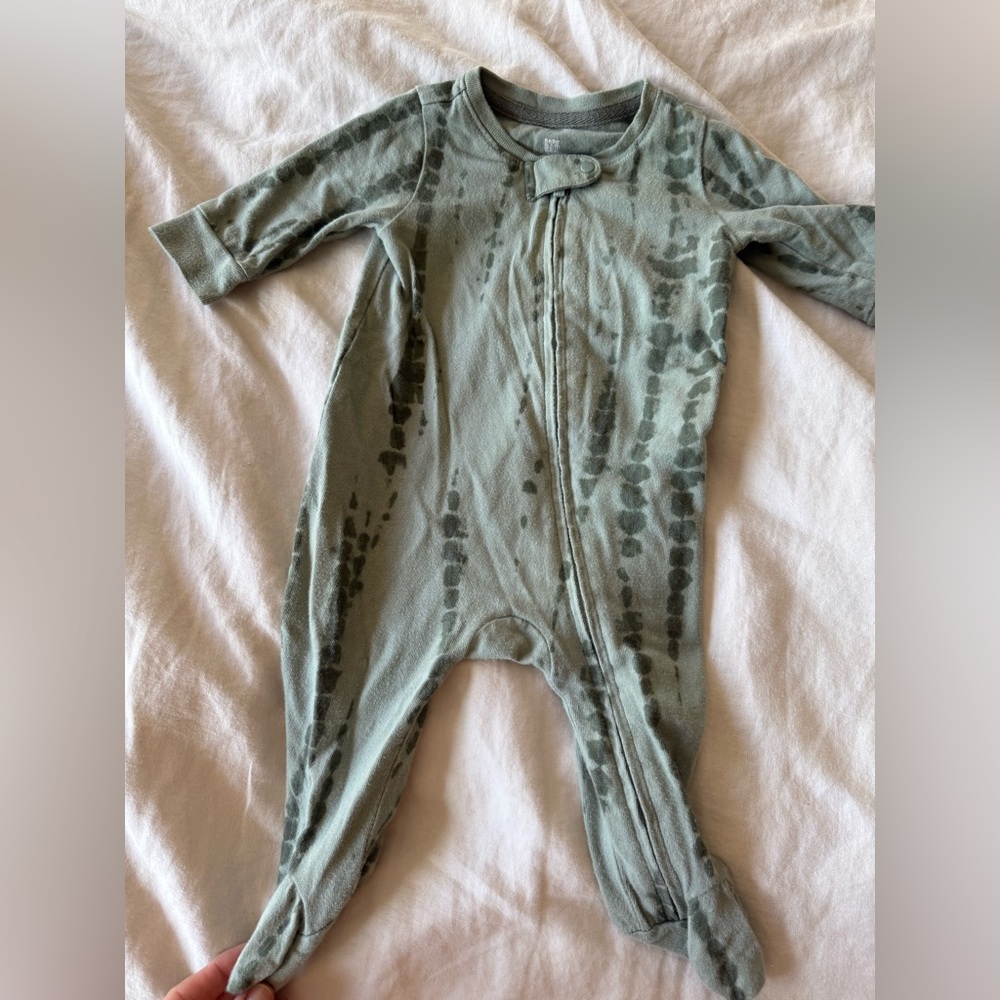 Baby Gap tie-dye onesie jammies with footies. So cute. Barely worn. 0-3 mo.